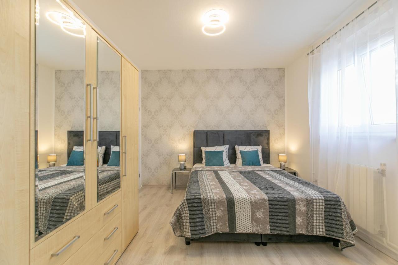 Apartments Tina Stinjan プーラ エクステリア 写真