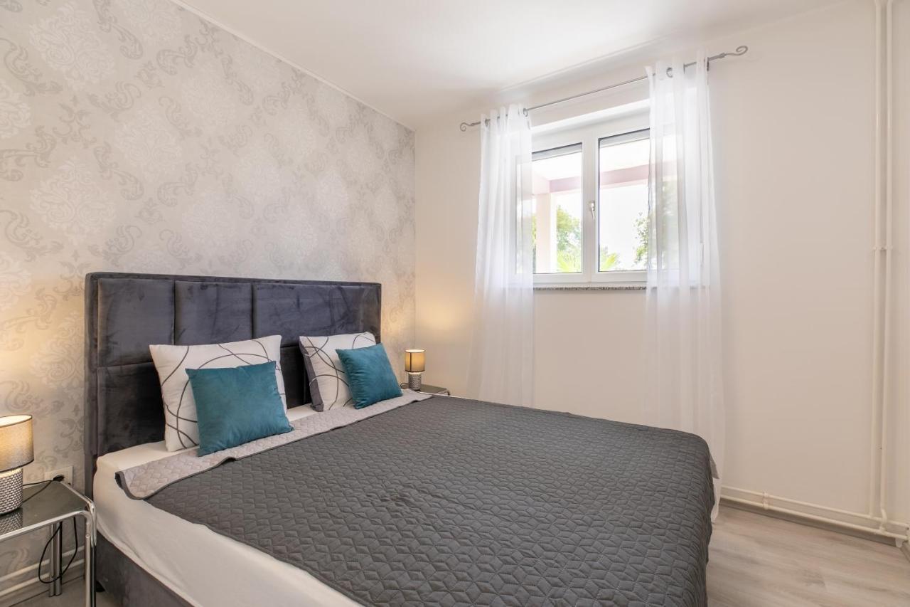 Apartments Tina Stinjan プーラ エクステリア 写真