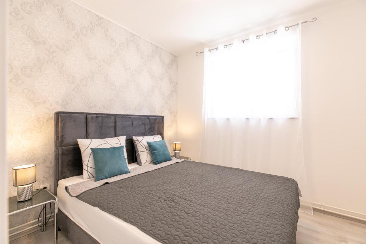 Apartments Tina Stinjan プーラ エクステリア 写真