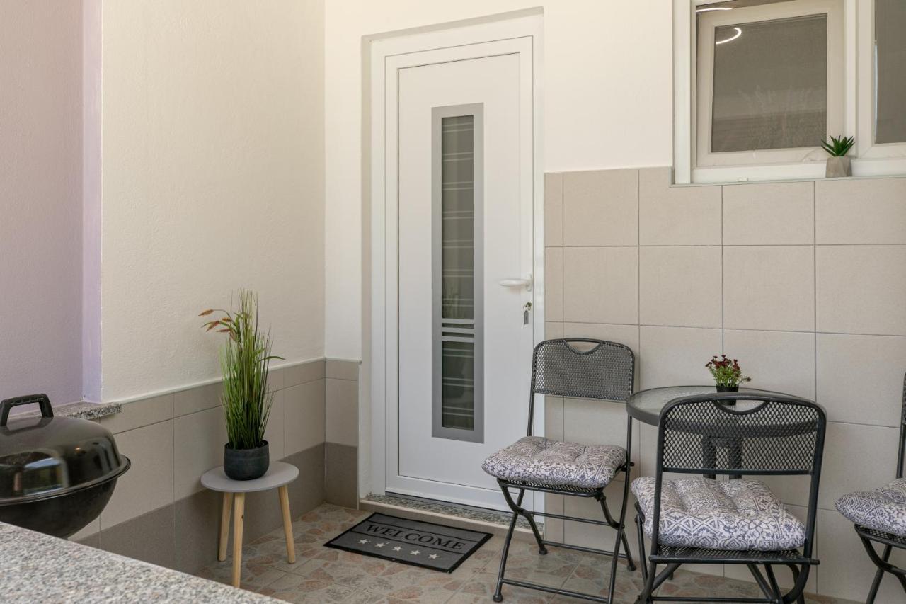 Apartments Tina Stinjan プーラ エクステリア 写真