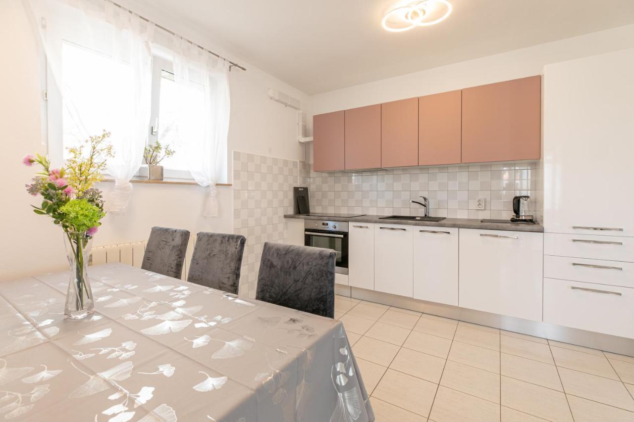 Apartments Tina Stinjan プーラ エクステリア 写真