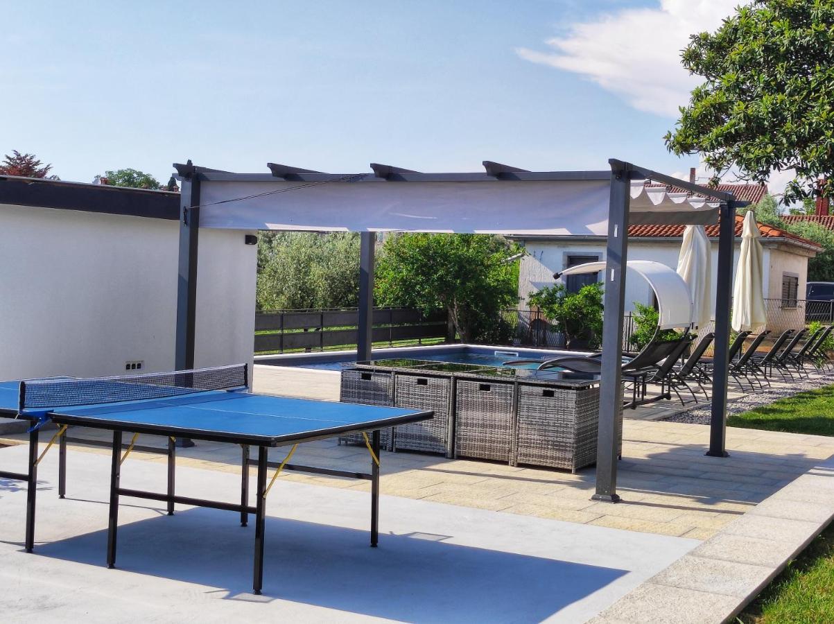 Apartments Tina Stinjan プーラ エクステリア 写真