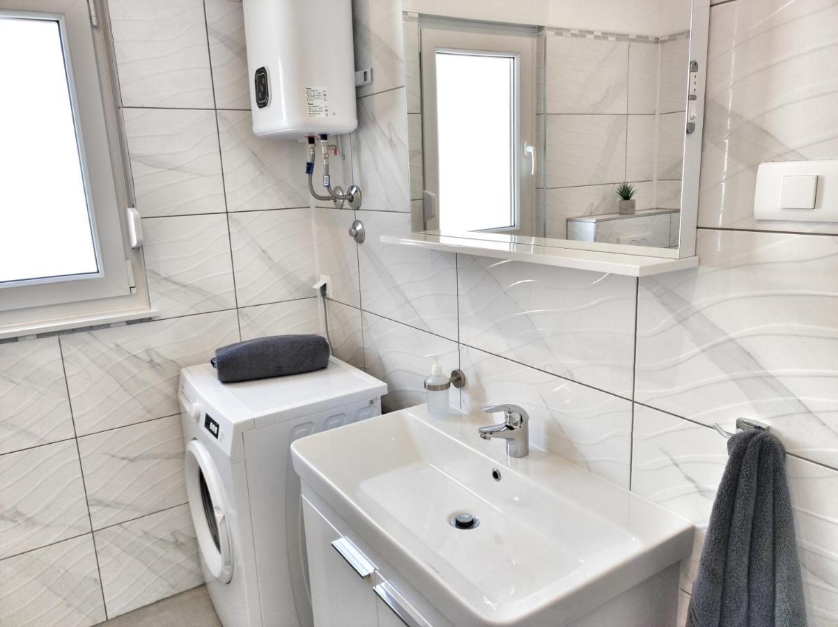 Apartments Tina Stinjan プーラ エクステリア 写真