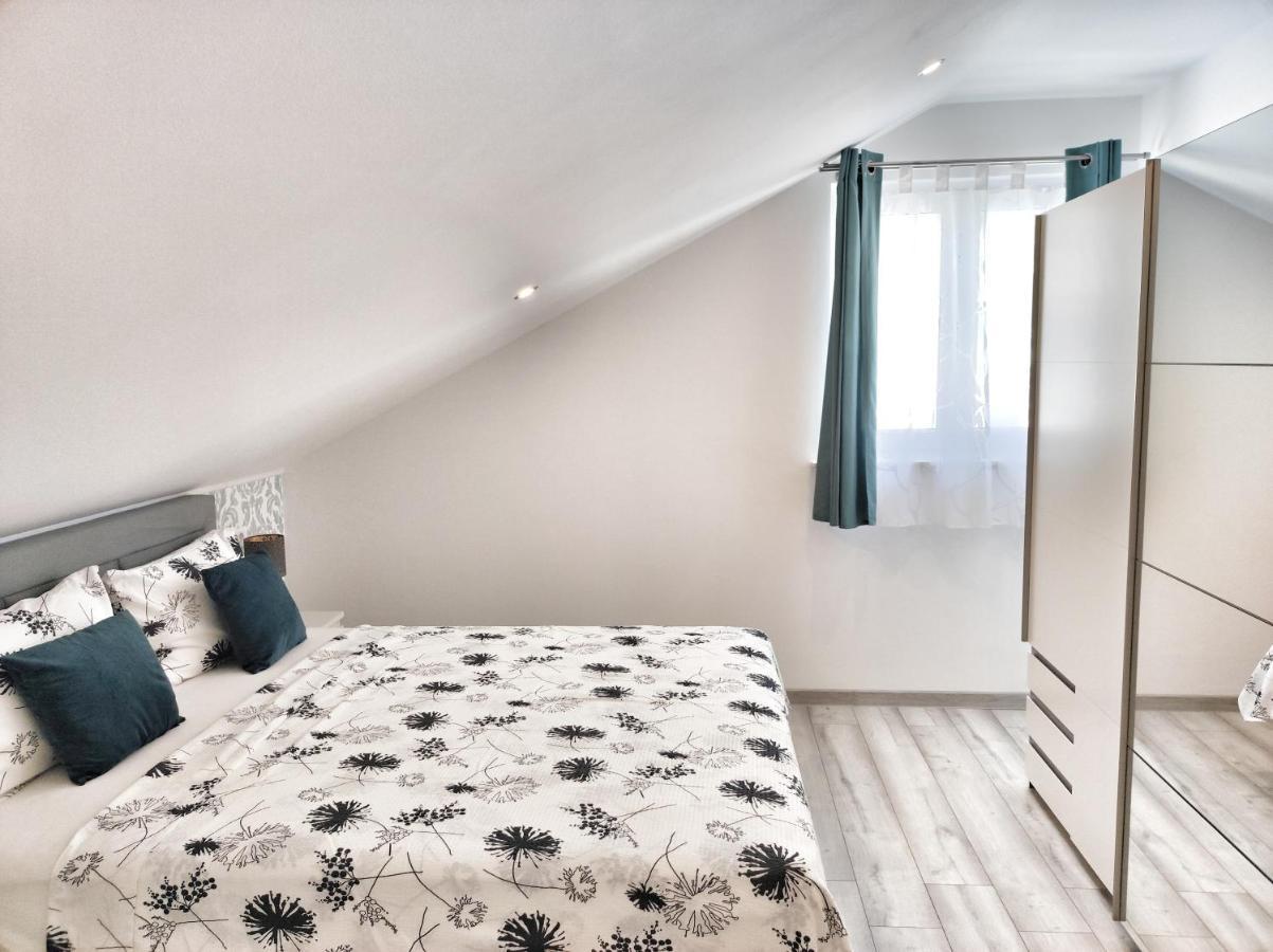 Apartments Tina Stinjan プーラ エクステリア 写真