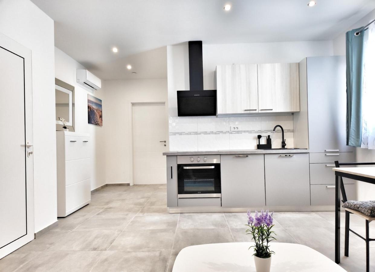 Apartments Tina Stinjan プーラ エクステリア 写真
